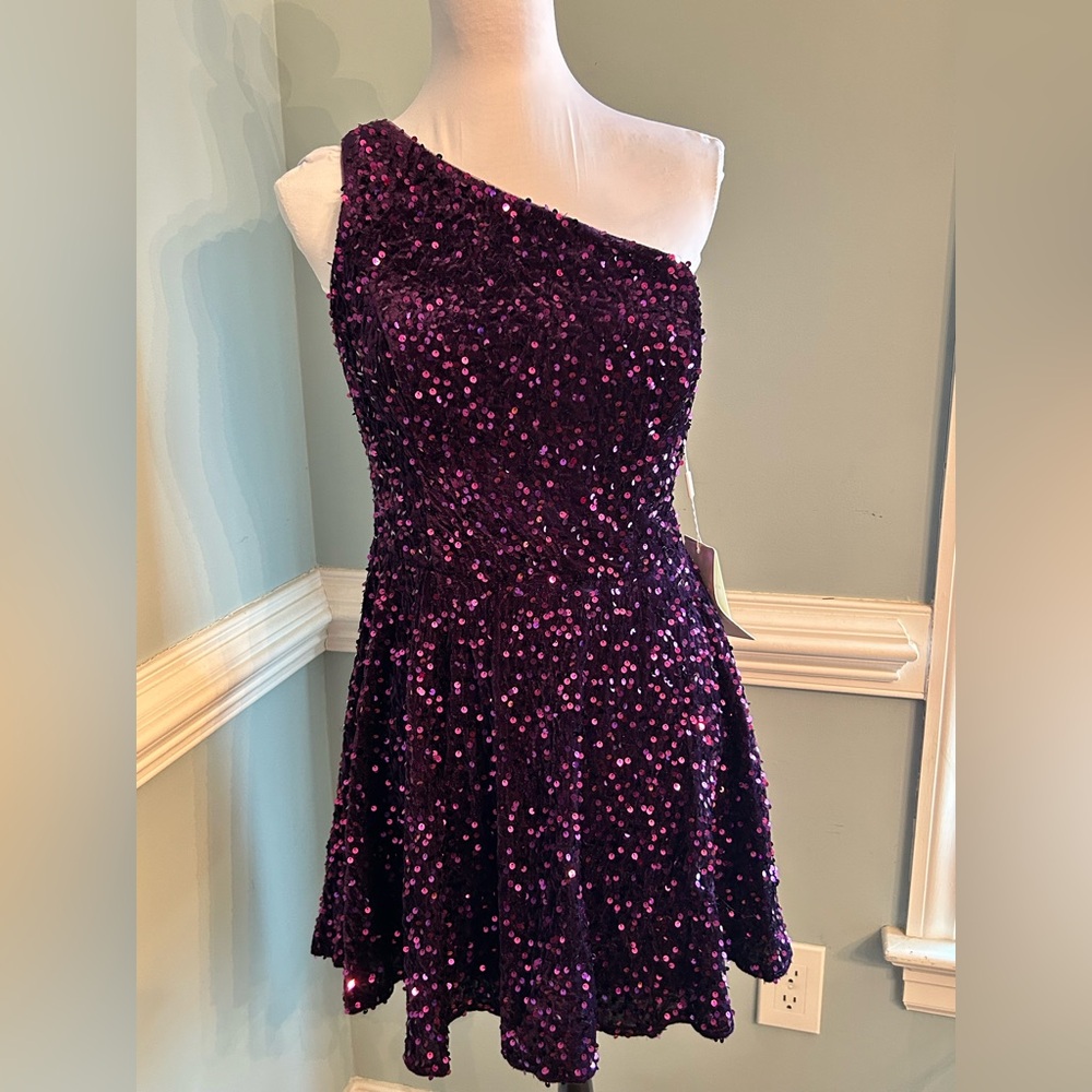 Stacees Regency Sequin One-Shoulder Dress - Rich Purple. Size 12 nwt